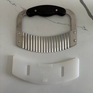 Pampered Chef Crinkle Cutter